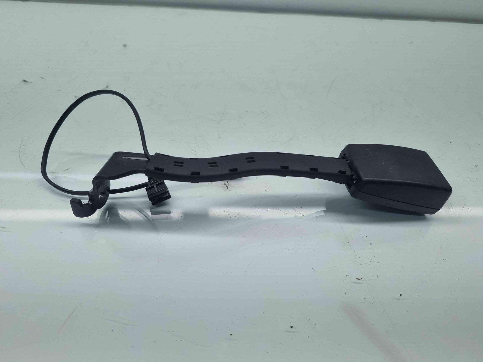 Capsa centura dreapta fata Volkswagen Golf 6 (5K1) [Fabr 2009-2013] 1K4857756T - imagine 2