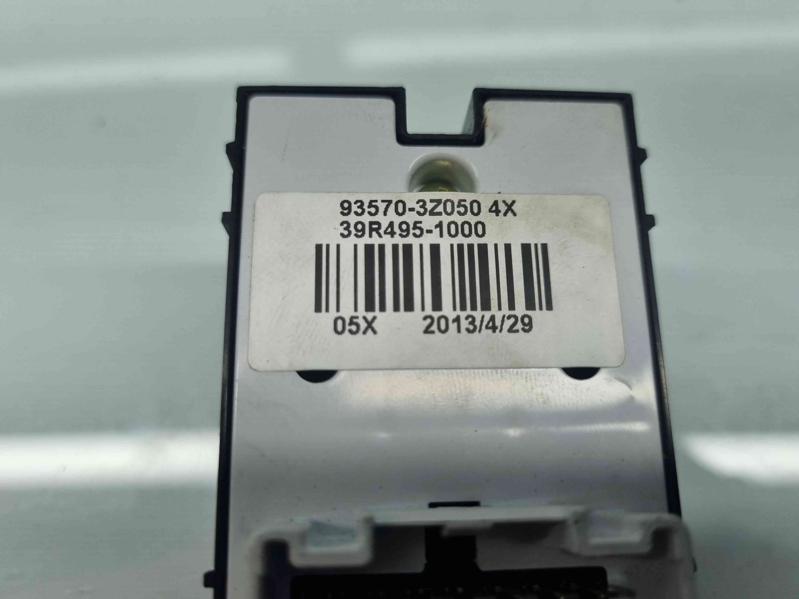 Butoane comanda geamuri sofer Hyundai i40 Wagon [Fabr 2012-2019] 93570-3Z050 - imagine 8