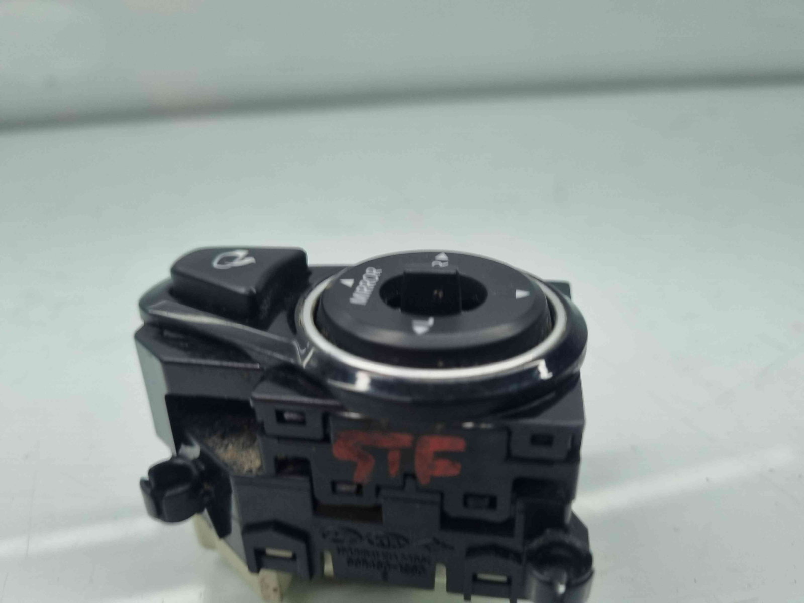 Buton reglaj oglinzi Hyundai i40 Wagon [Fabr 2012-2019] 39R480-1230 - imagine 2