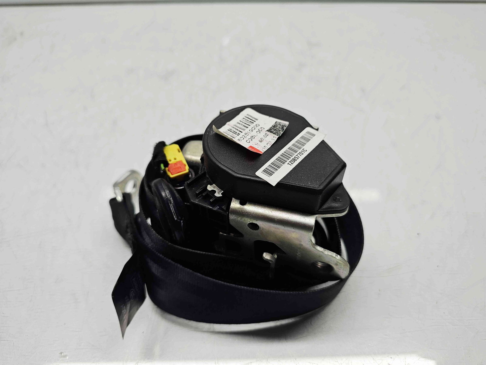 Centura dreapta fata Skoda Octavia 2 Combi (1Z5) [Fabr 2004-2013] Facelift 1Z0857702C - imagine 1