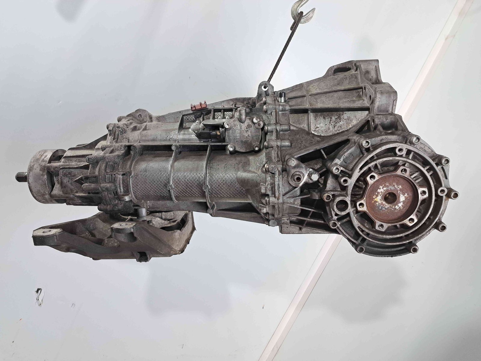 Cutie viteze manuala 6 trepte Audi Q5 (8RB) [Fabr 2008-2016] S-line 2.0 TDI CGLB 125KW / 170CP - imagine 1