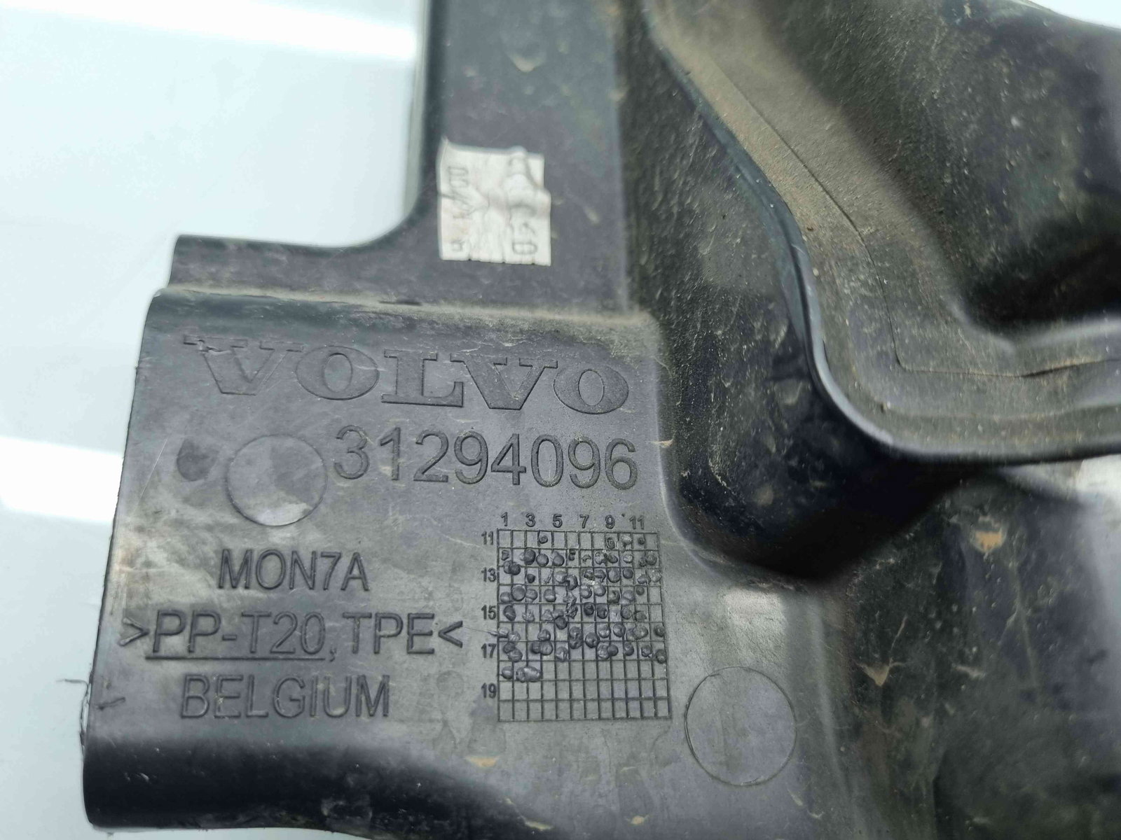 Deflector aer Volvo V40 II Facelift [Fabr 2013-2019] - imagine 7