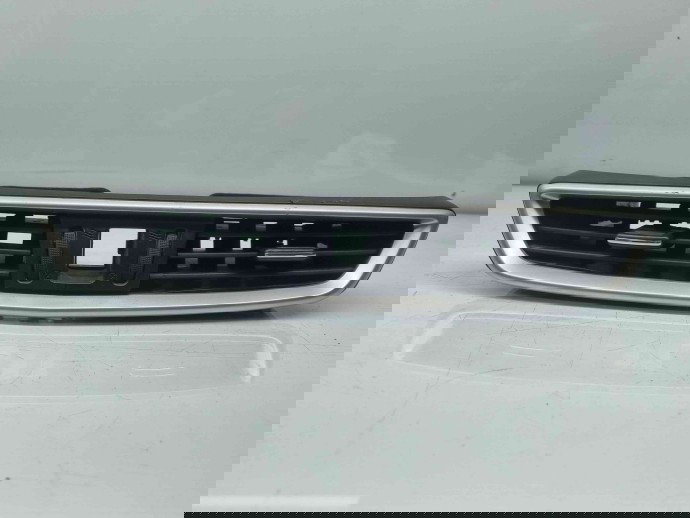  Grila aerisire centrala Nissan X-Trail (T32) [Fabr 2013-prezent] 68750 4BA0A