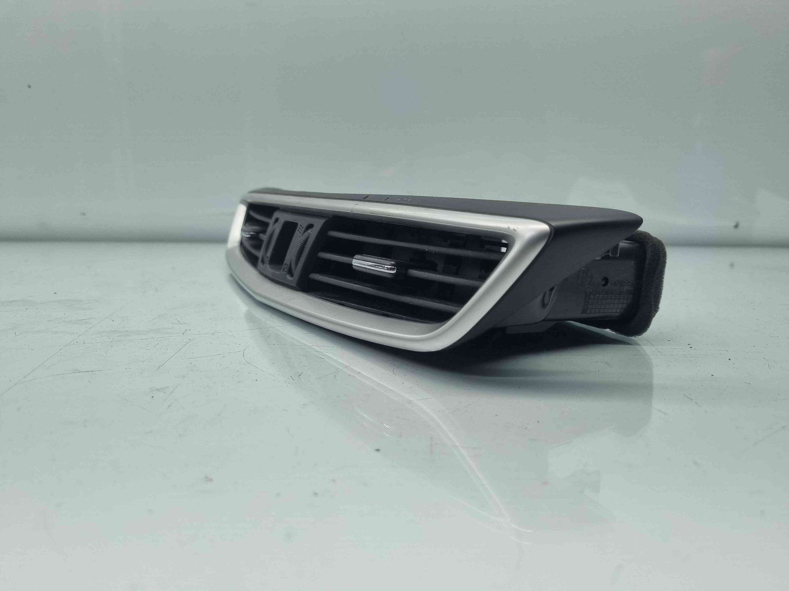 Grila aerisire centrala Nissan X-Trail (T32) [Fabr 2013-prezent] 68750 4BA0A - imagine 2