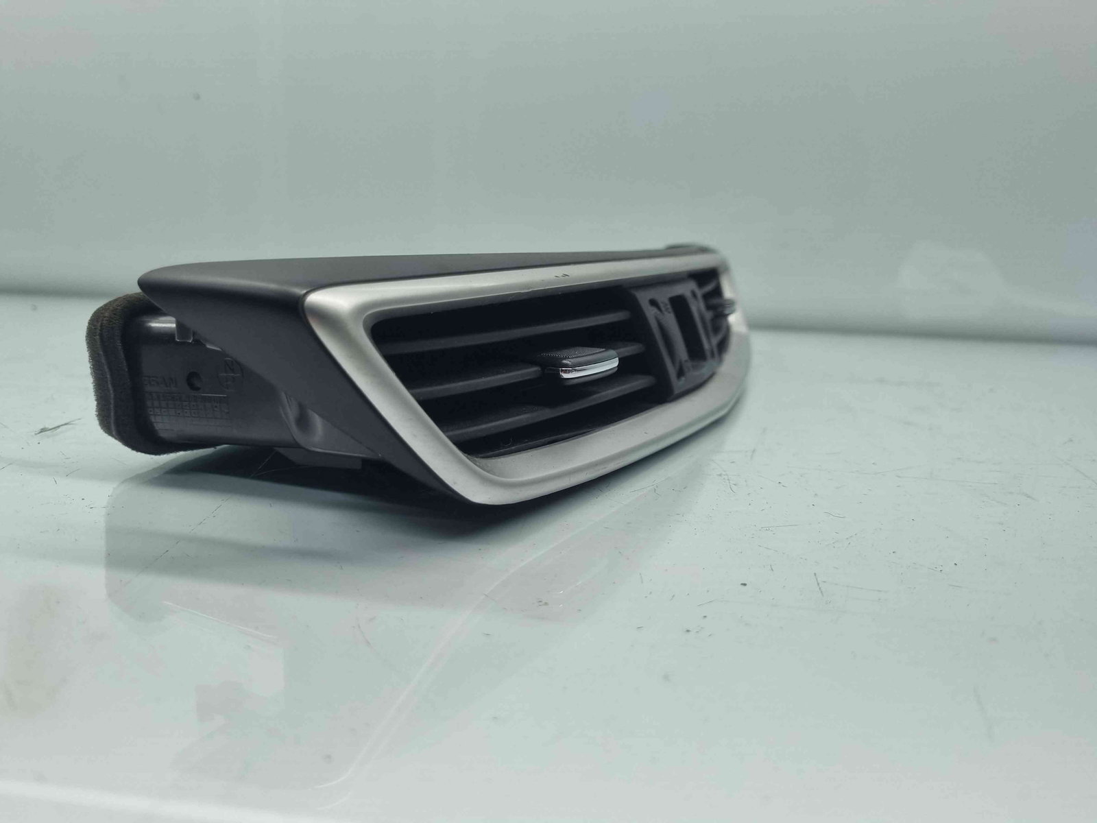 Grila aerisire centrala Nissan X-Trail (T32) [Fabr 2013-prezent] 68750 4BA0A - imagine 3