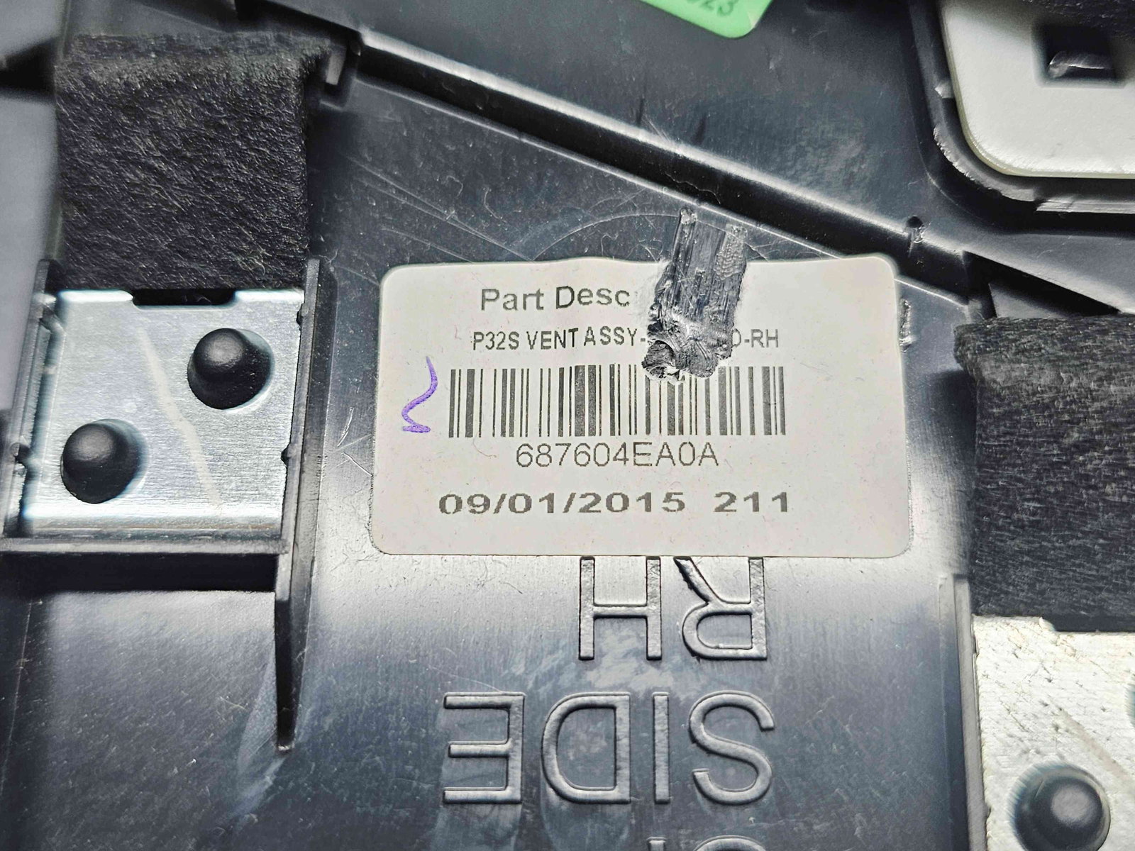 Grila aerisire centrala Nissan Qashqai (2) [Fabr 2013-2017] 687604EA0A - imagine 4