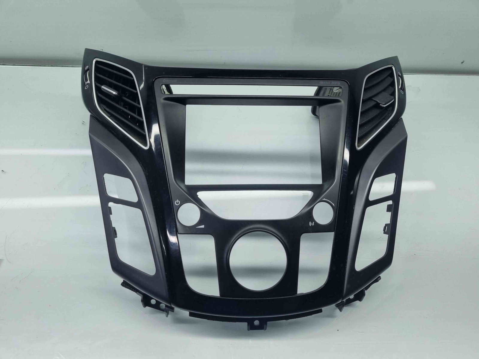 Grila aerisire centrala Hyundai i40 Wagon [Fabr 2012-2019] OEM - imagine 1