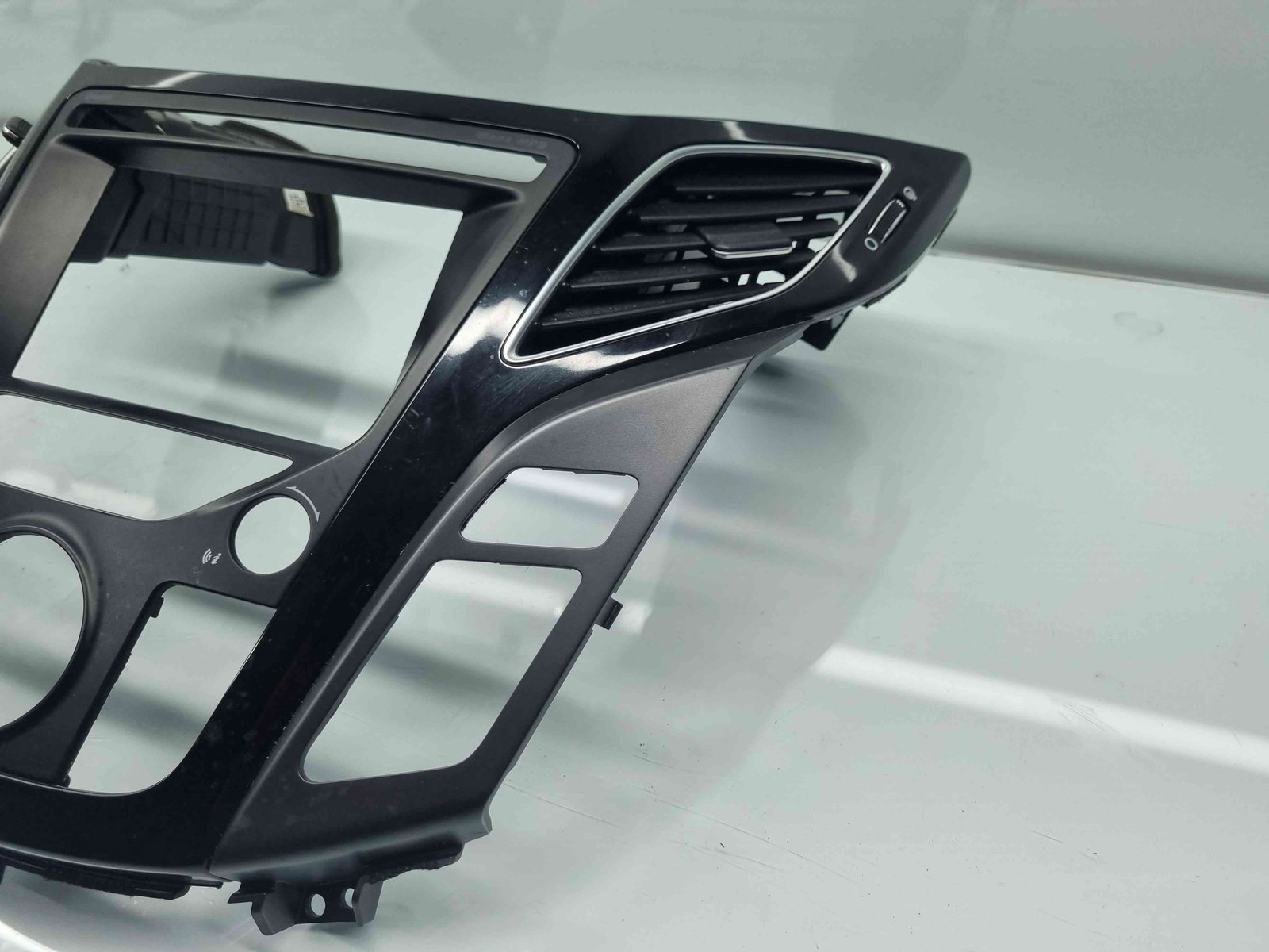 Grila aerisire centrala Hyundai i40 Wagon [Fabr 2012-2019] OEM - imagine 2