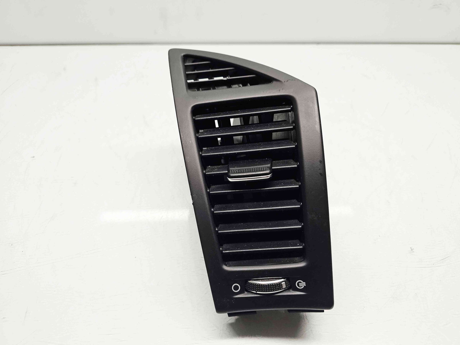 Grila aerisire dreapta Hyundai i40 Wagon [Fabr 2012-2019] OEM - imagine 1