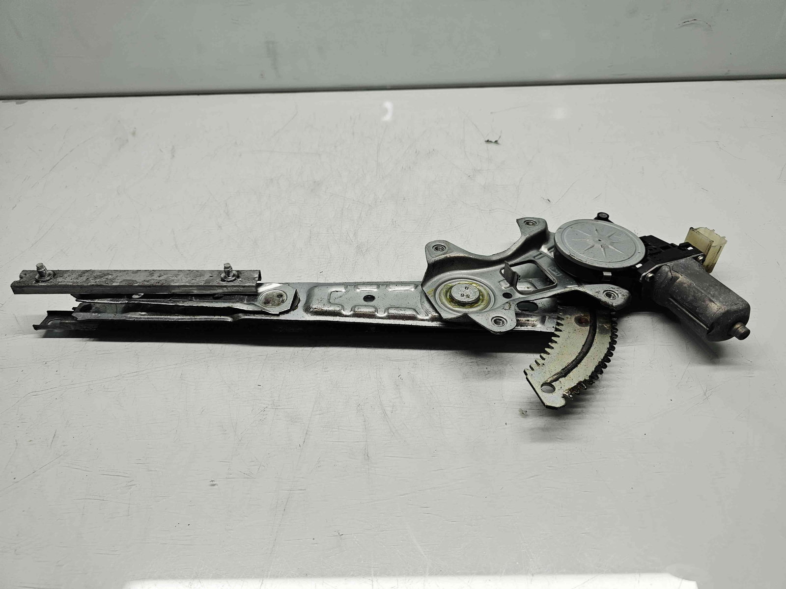 Macara electrica geam dreapta spate Nissan X-Trail (T32) [Fabr 2013-prezent] - imagine 1