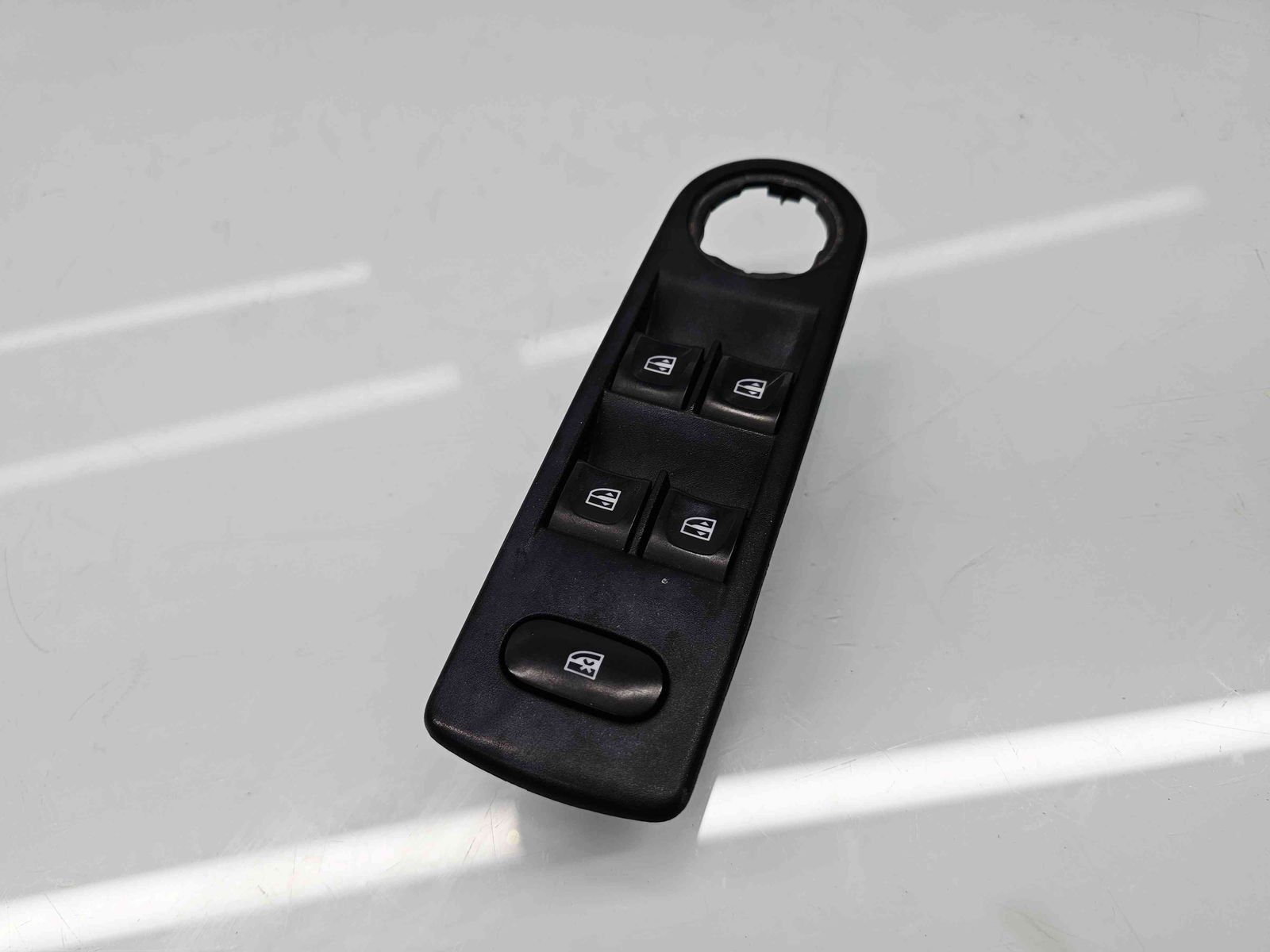 Butoane comanda geamuri sofer Renault Clio 4 [Fabr 2012-prezent] 254117915R - imagine 5