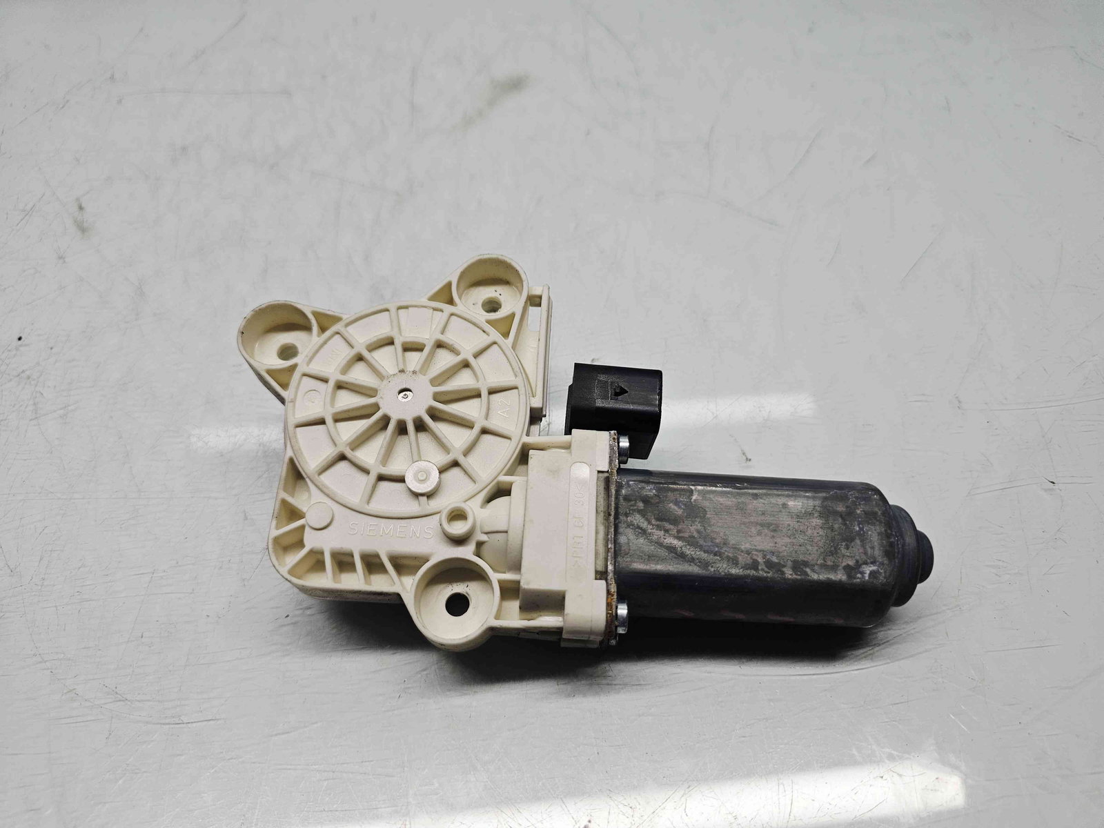 Motoras geam stanga spate Mercedes Clasa E (W211) [Fabr 2002-2009] - imagine 1