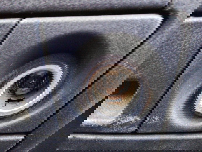 Priza 12v Chevrolet Aveo 1.2 benzina OEM 2003-2011