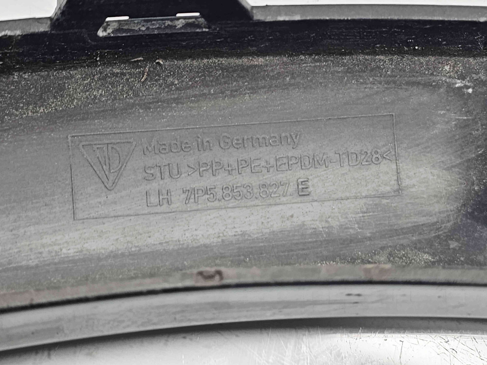 Ornament aripa stanga spate PORSCHE Cayenne (92A) [Fabr 2010-2017]