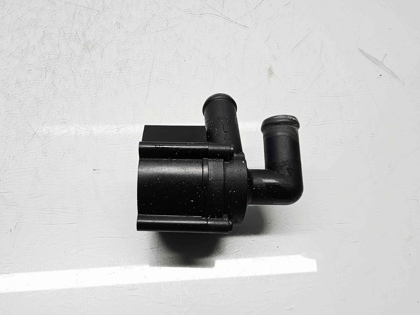 Pompa recirculare apa Volkswagen Golf 6 (5K1) [Fabr 2009-2013] 5N0965561 1.6 TDI CAYC 77KW / 105CP
