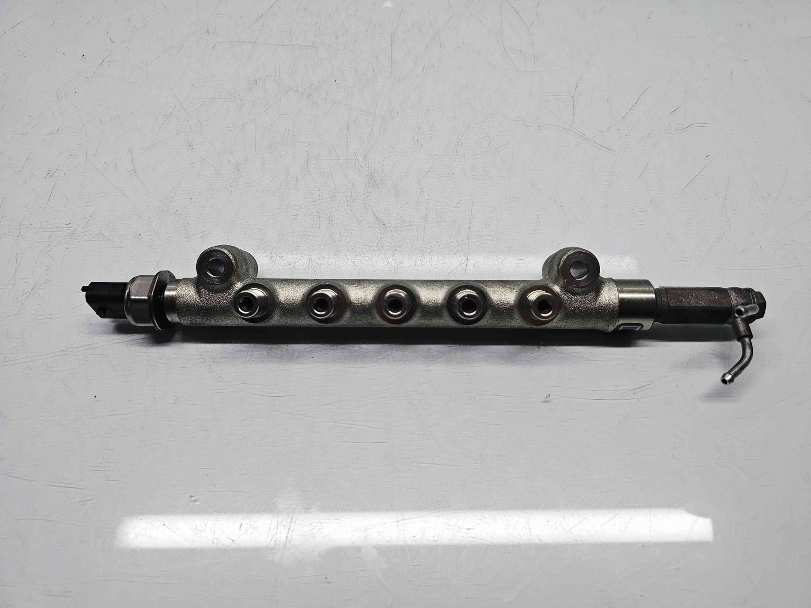 Rampa injectoare Opel Astra J [Fabr 2009-2015] 55570022 1.6 cdti B16DTL 81KW / 110CP - imagine 1