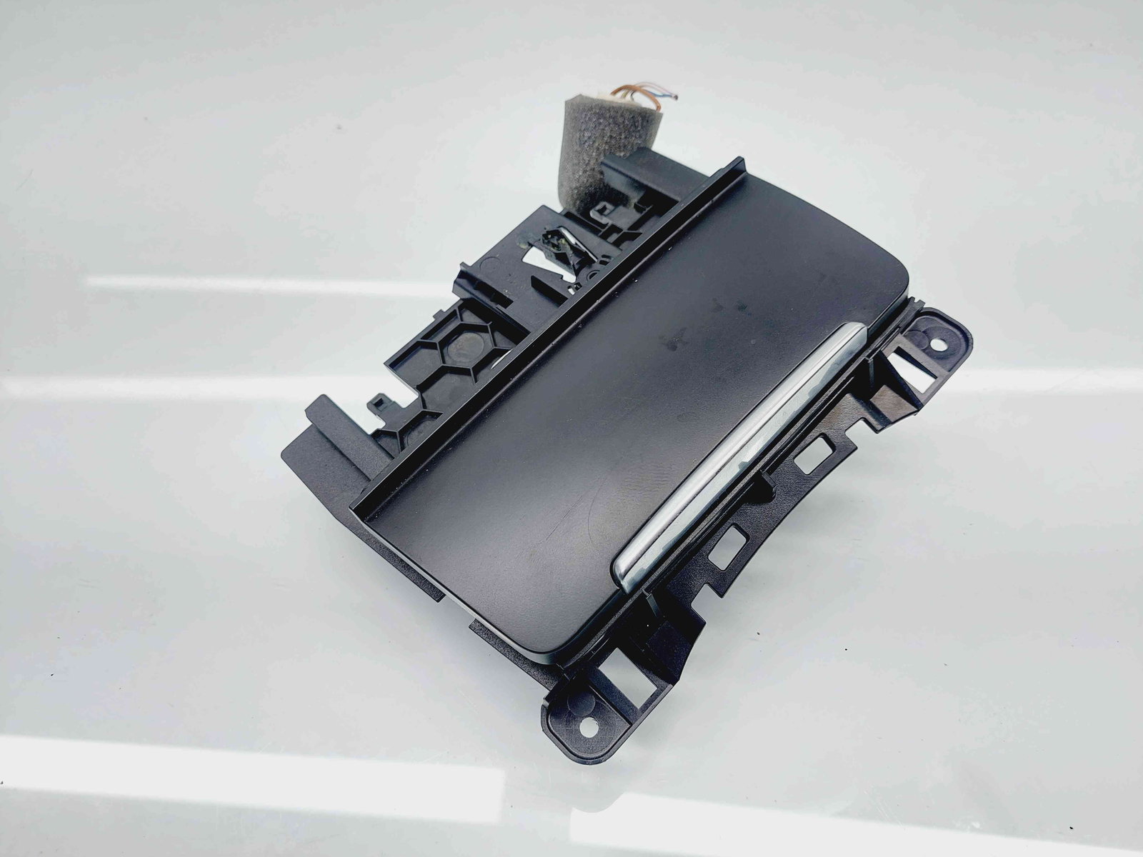 Scrumiera Audi A5 Sportback (8TA) Facelift [Fabr 2009-2015] 8K0857951 - imagine 1