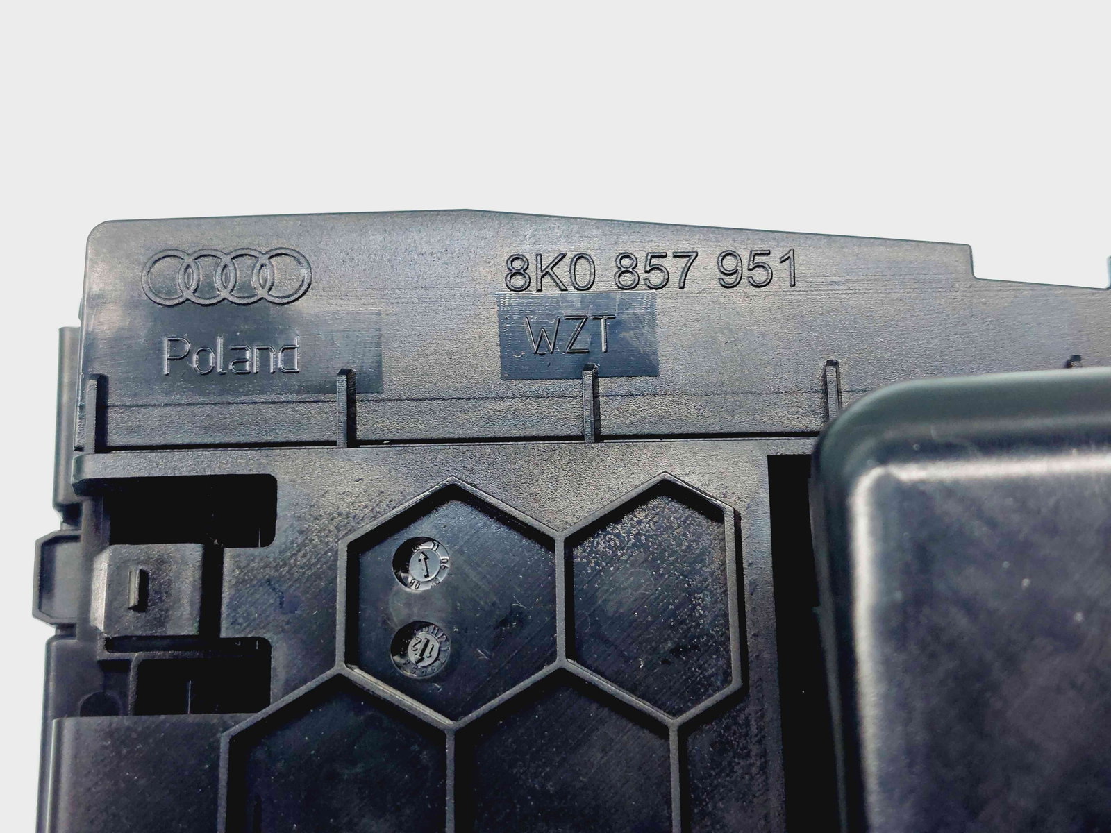 Scrumiera Audi A5 Sportback (8TA) Facelift [Fabr 2009-2015] 8K0857951 - imagine 4