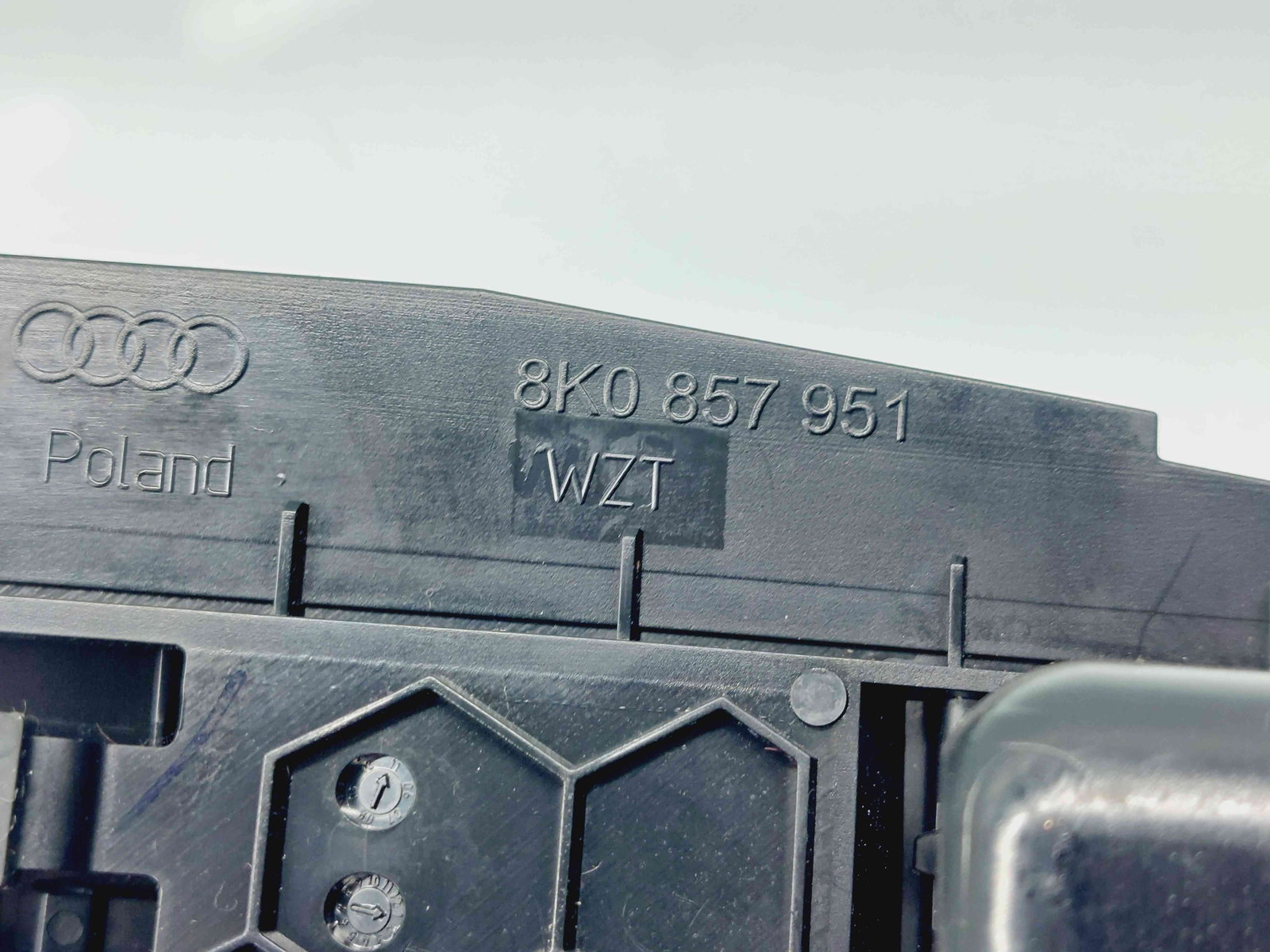 Scrumiera Audi Q5 (8RB) [Fabr 2008-2016] S-line 8K0857951 - imagine 4