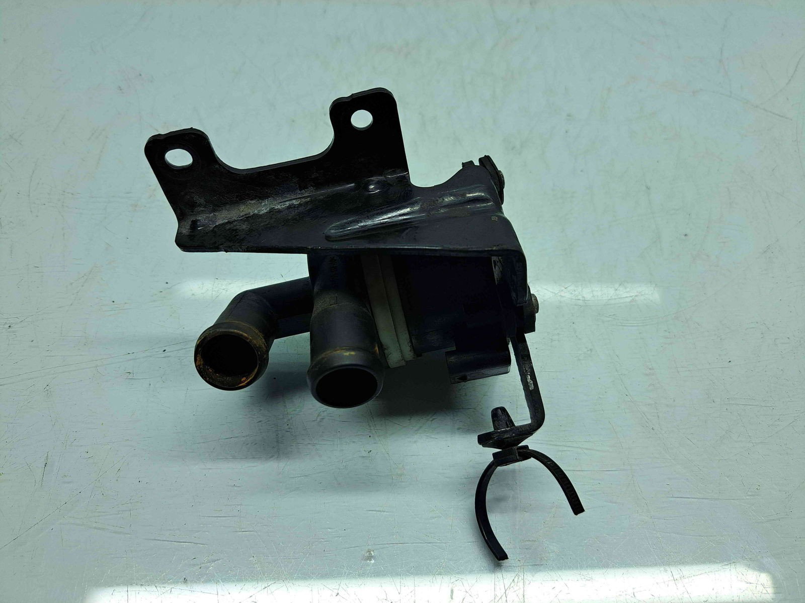 Pompa recirculare apa AUDI A5 (8T3) [Fabr 2007-2015] 5N0965561A 2.0 TDI CGLB 125KW / 170CP - imagine 1