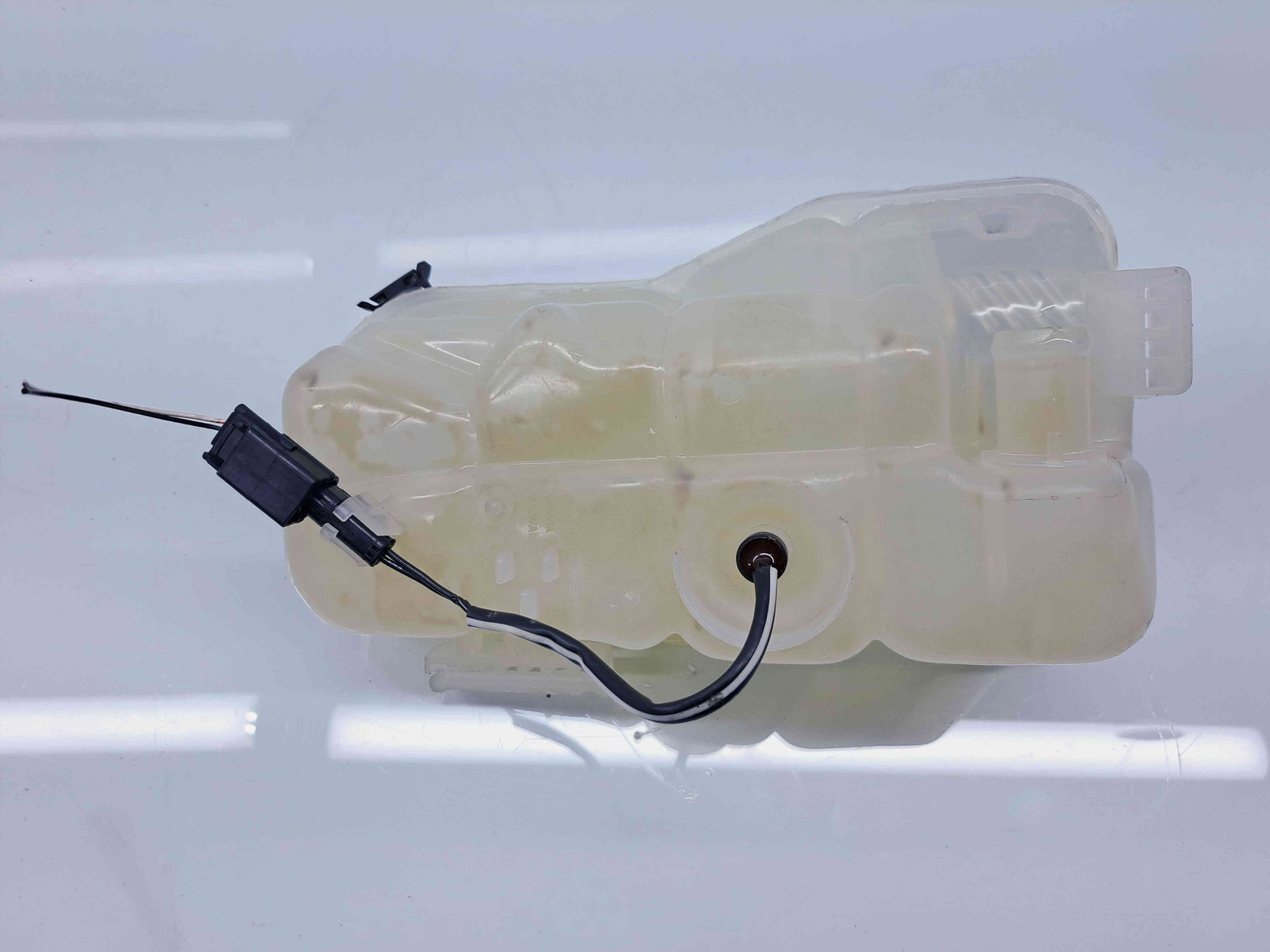 Vas expansiune Volvo V40 II Facelift [Fabr 2013-2019] - imagine 3