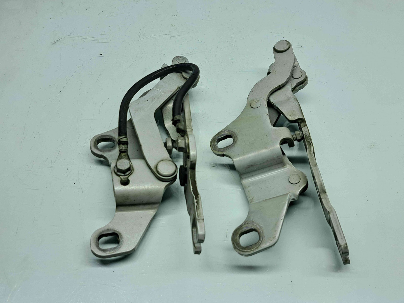 Set balamale capota Bmw 1 (E81, E87) [Fabr 2004-2010] 7060559 / 7060560 - imagine 4