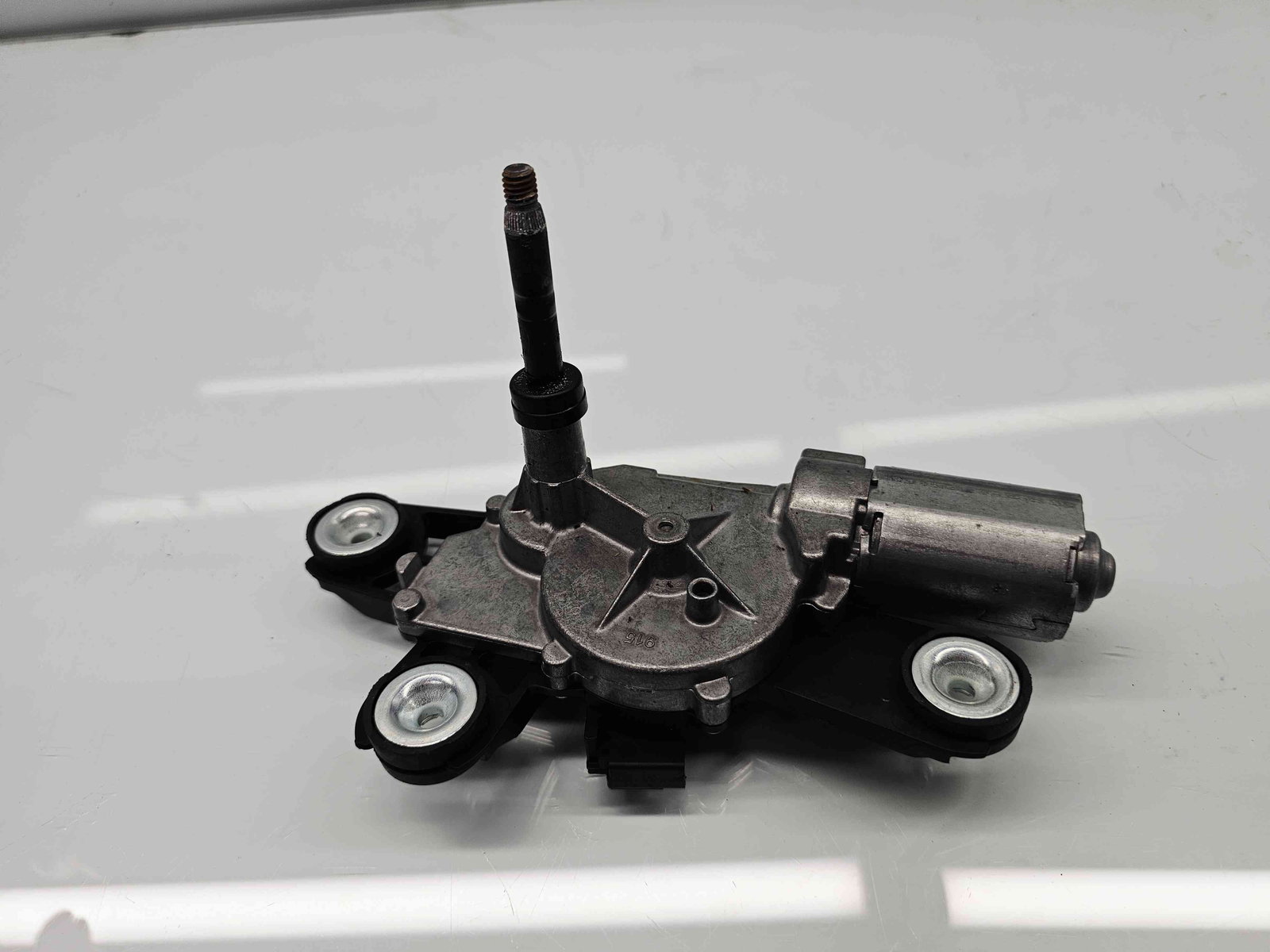 Motoras stergator haion Ford Fiesta 6 [Fabr 2008-2019] 8A61-A17K441-AA - imagine 1