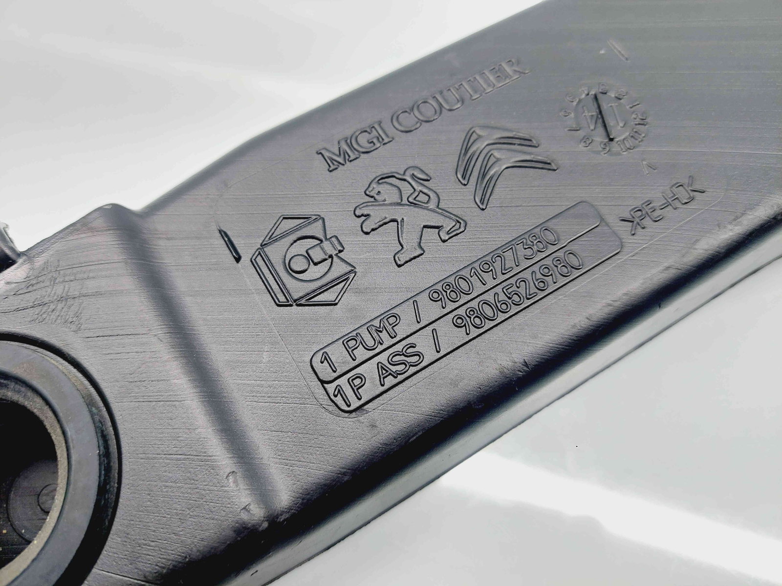 Vas lichid parbriz Peugeot 308 (II) [Fabr 2013-2020] 9801927380 / 9806526980 - imagine 5