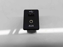  Conector auxiliar USB Nissan Qashqai (2) [Fabr 2013-2017] 795405004