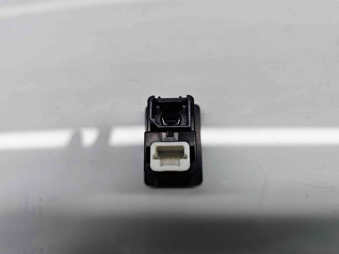  Conector auxiliar USB Nissan Qashqai (2) [Fabr 2013-2017] 795405004