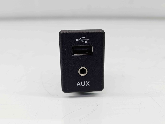  Conector auxiliar USB Nissan Qashqai (2) [Fabr 2013-2017] 795405004