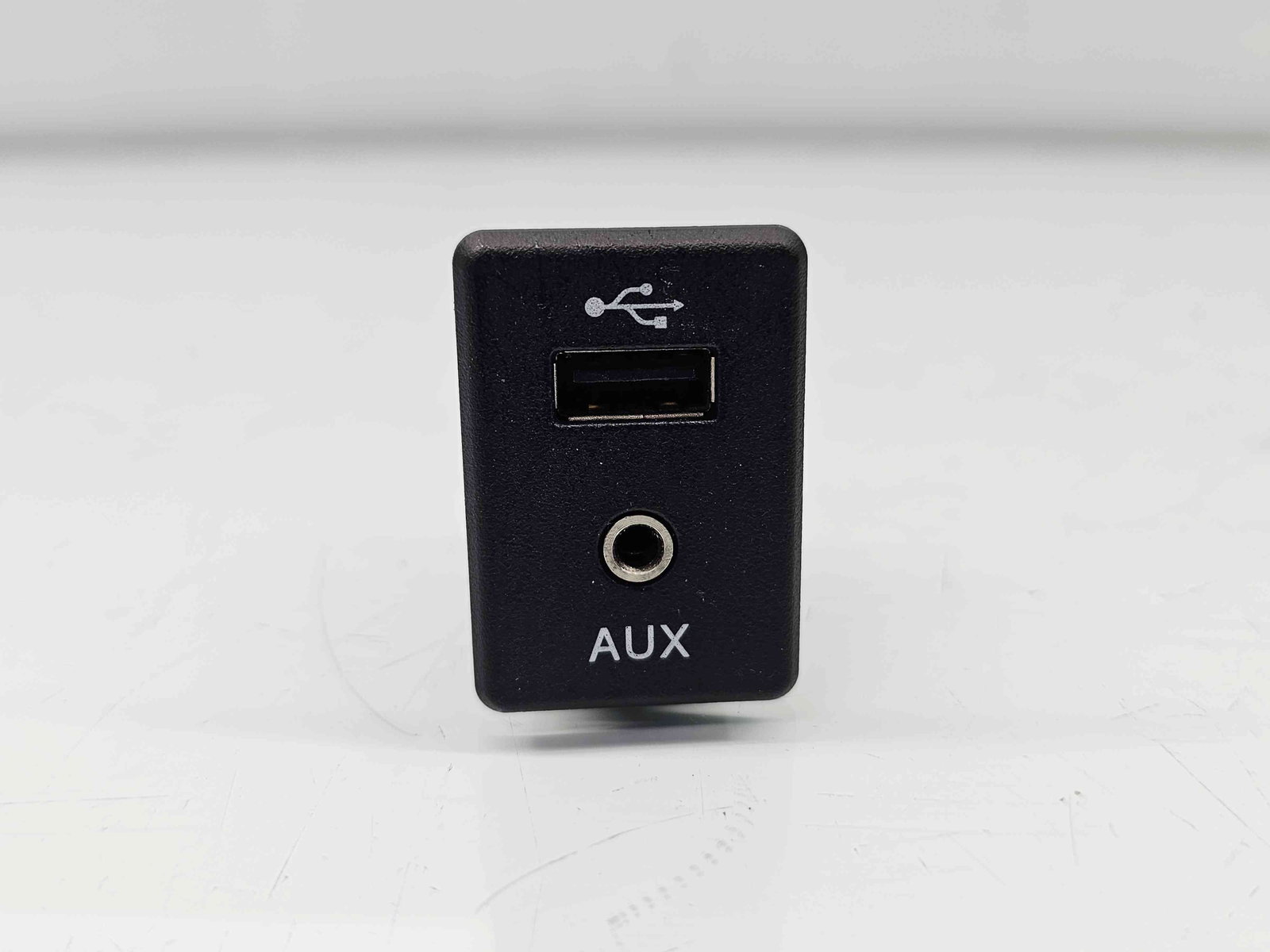 Conector auxiliar USB Nissan Qashqai (2) [Fabr 2013-2017] 795405004 - imagine 6