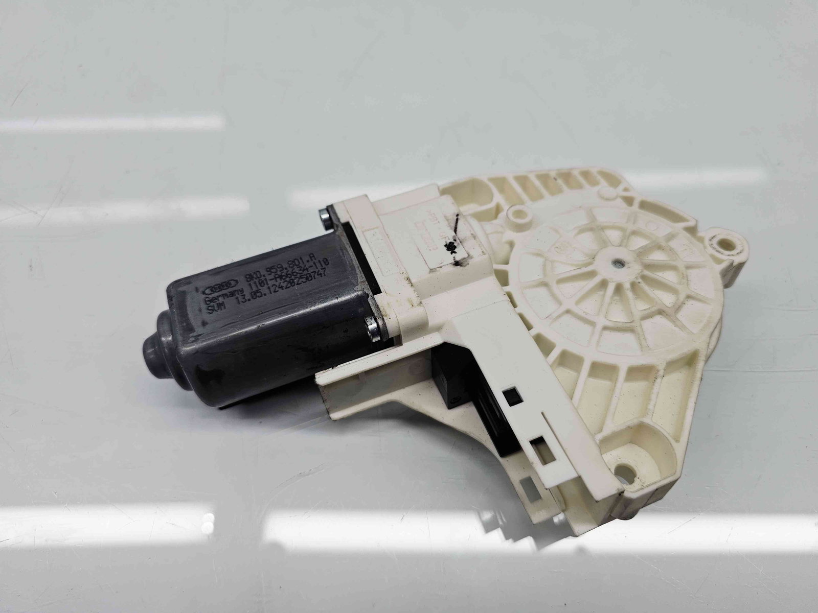 Motoras geam dreapta spate Audi A5 Sportback (8TA) Facelift [Fabr 2009-2015] - imagine 4