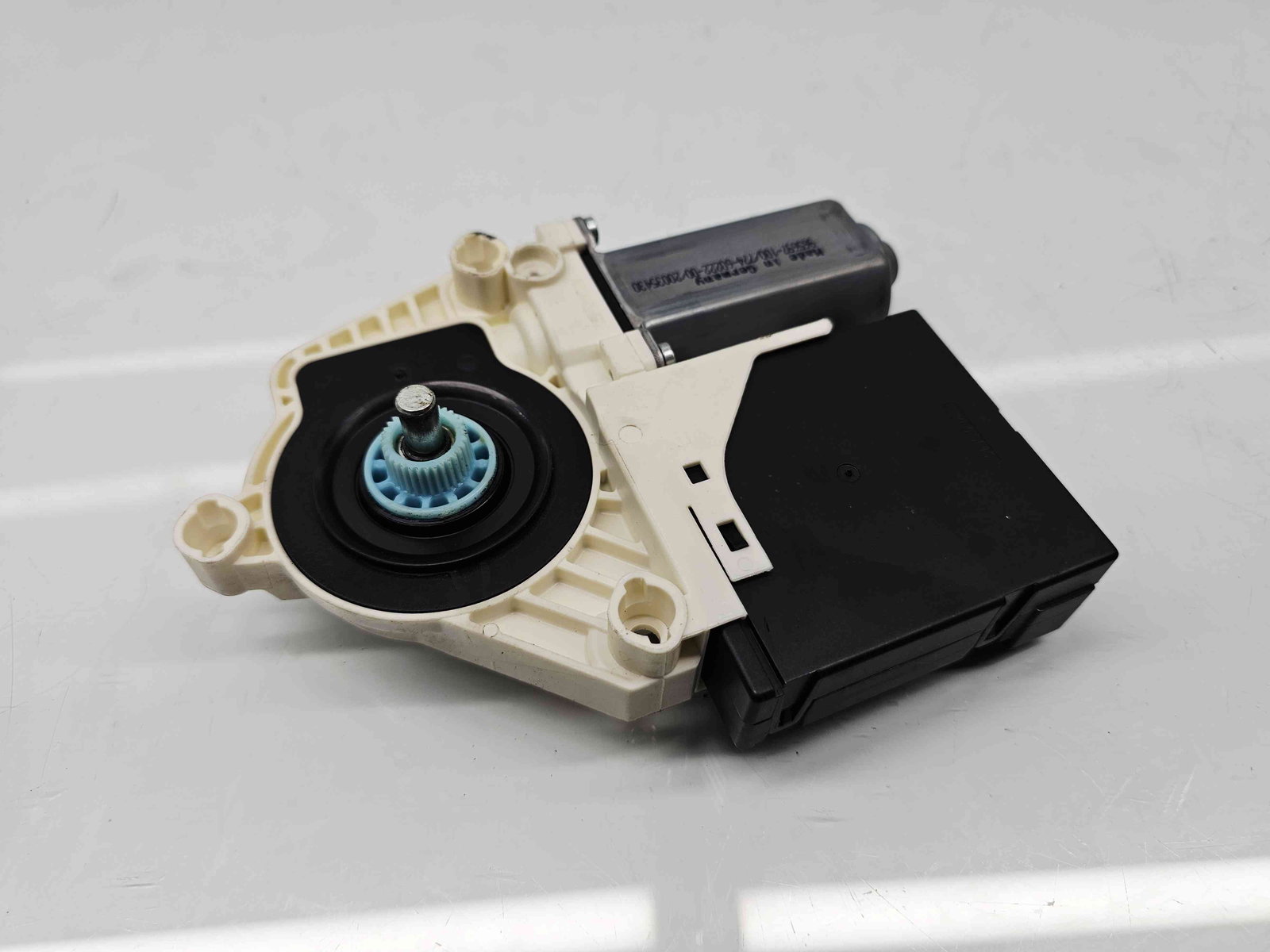 Motoras geam stanga fata Volkswagen Passat CC (358) Facelift [Fabr 2012-2016]