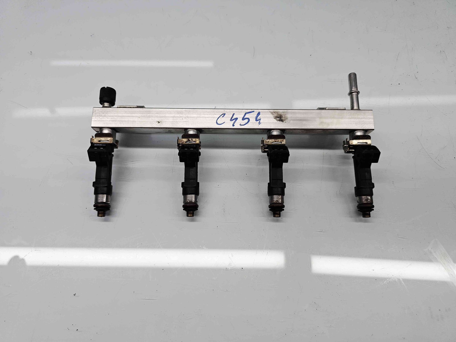 Rampa injectoare Opel Corsa D [Fabr 2006-2013] 55562258 1.4 Benz A14XER 74KW / 100CP - imagine 1