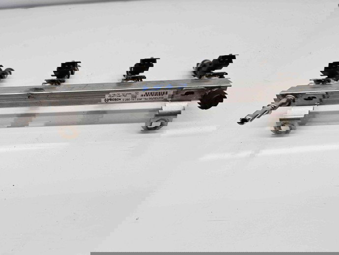 Rampa injectoare Opel Corsa D [Fabr 2006-2013] 55562258 1.4 Benz A14XER 74KW / 100CP