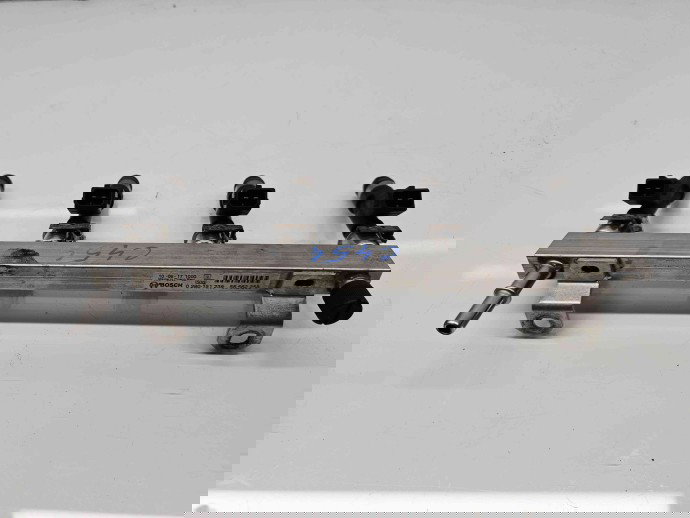 Rampa injectoare Opel Corsa D [Fabr 2006-2013] 55562258 1.4 Benz A14XER 74KW / 100CP