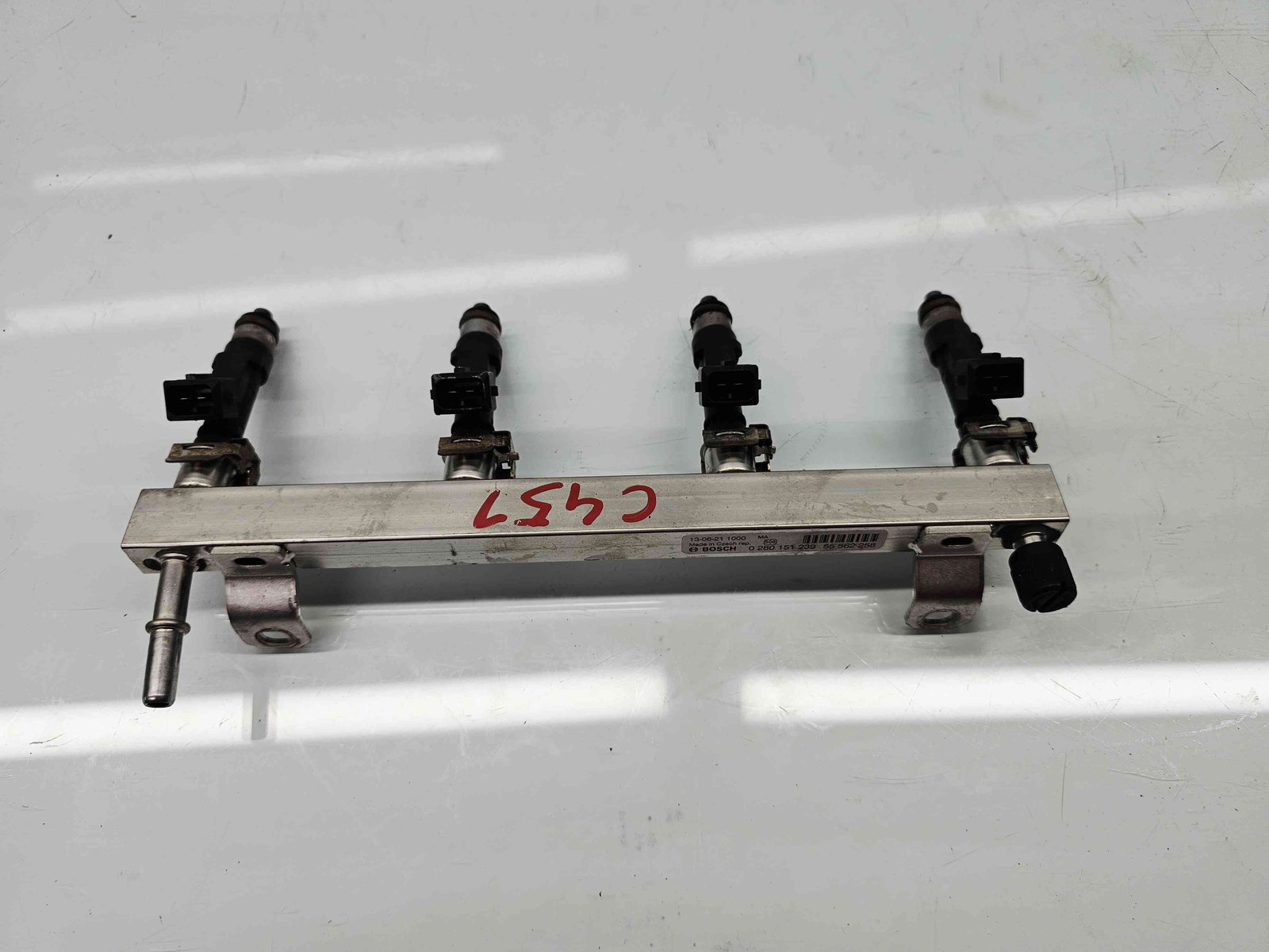 Rampa injectoare Opel Corsa D [Fabr 2006-2013] 55562258 1.2 Benz A12XER 63KW / 85CP - imagine 2