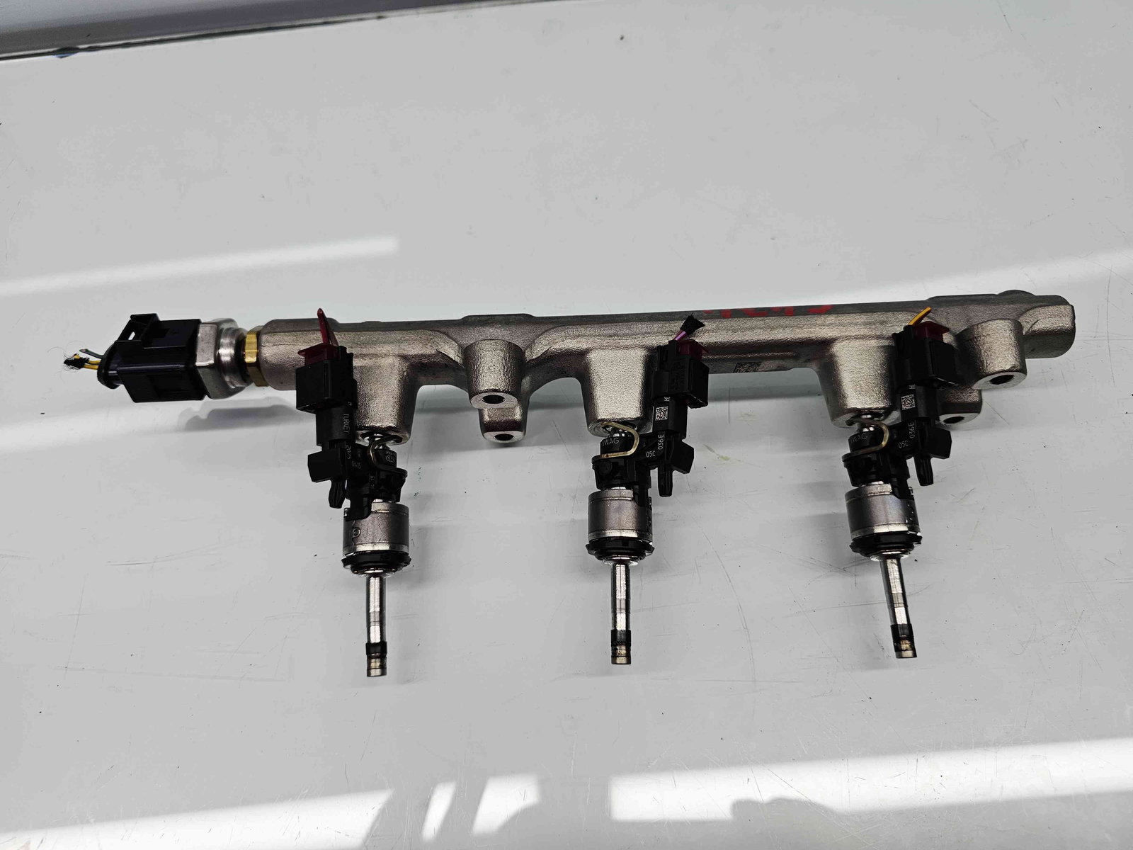 Rampa injectoare Seat Ibiza 6 (KJ1) Facelift [Fabr 2017-prezent] 05C133320A 1.0 TSI DUSA 85KW / 115CP - imagine 5