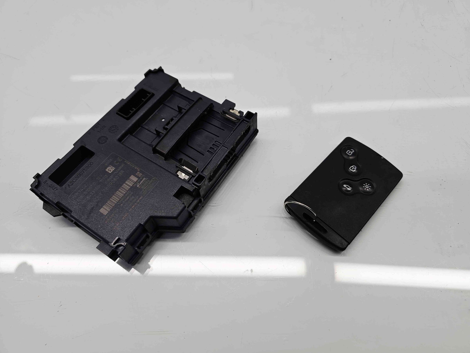 Contact cu cheie Renault Captur (X87) [Fabr 2013-2017] 285908018R 1.5 dCi K9K60866KW / 90CP - imagine 1