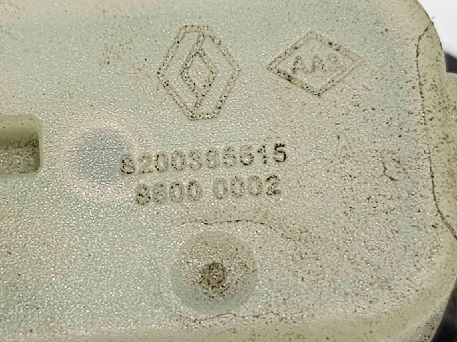 Buton deschidere portbagaj Dacia Sandero 3 [Fabr 2020-prezent] 8200385515 - imagine 4