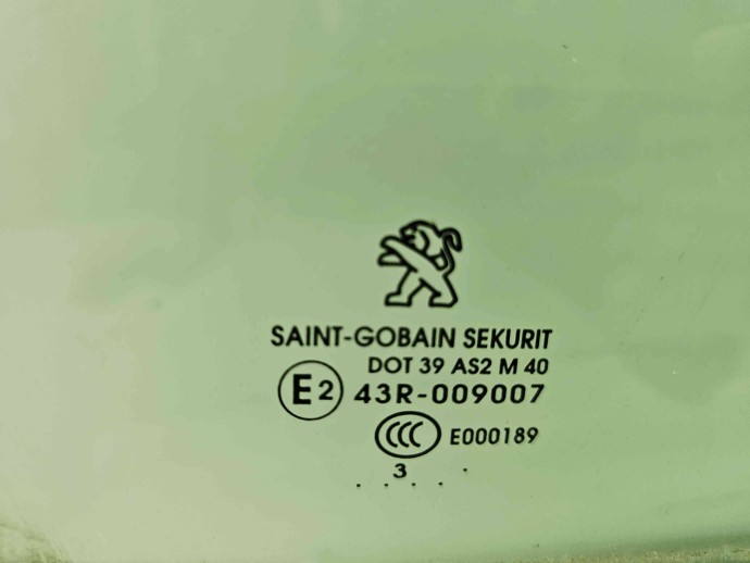 Geam usa dreapta fata Peugeot 2008 [Fabr 2013-prezent]