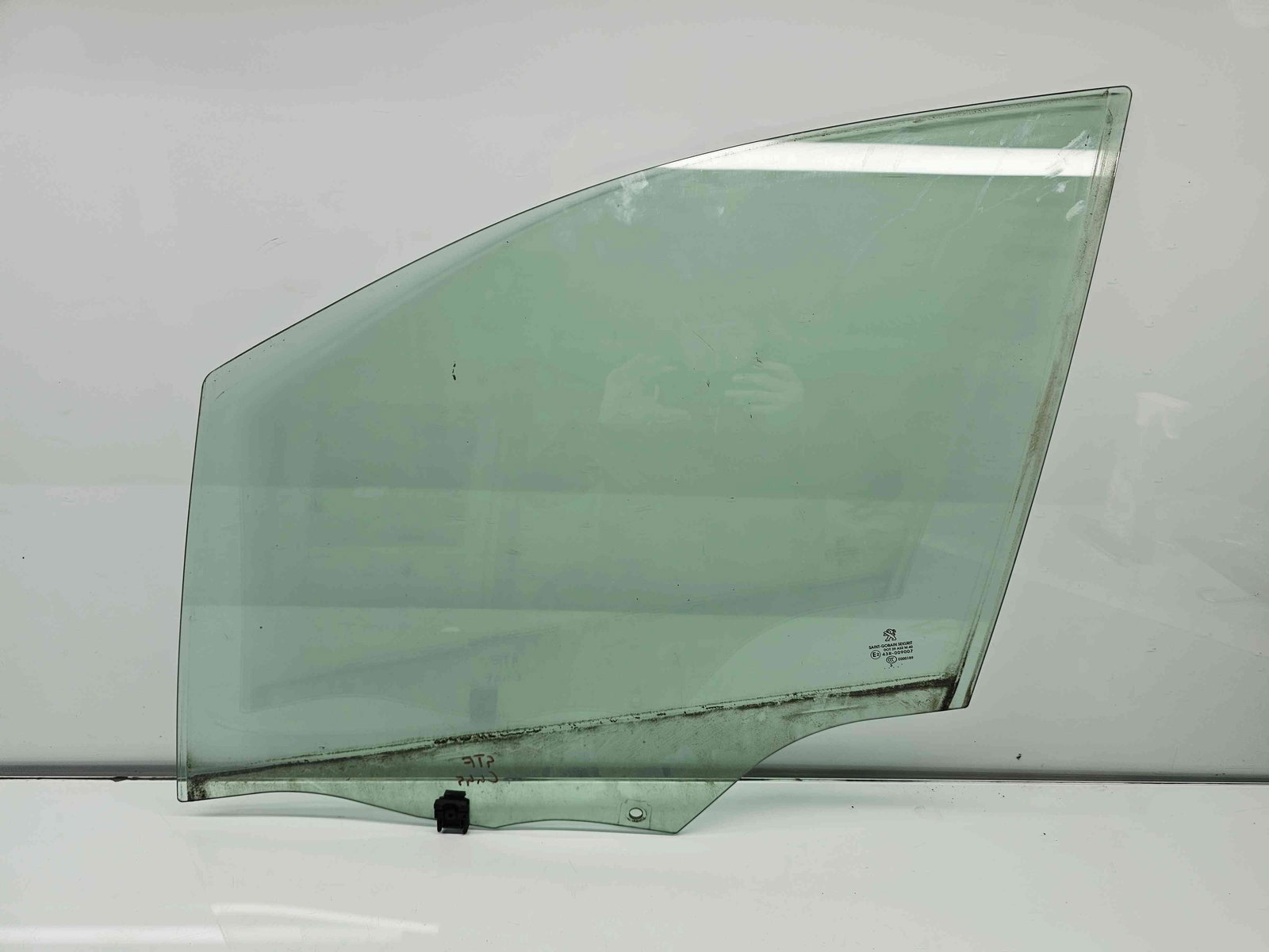 Geam usa stanga fata Peugeot 2008 [Fabr 2013-prezent] - imagine 1