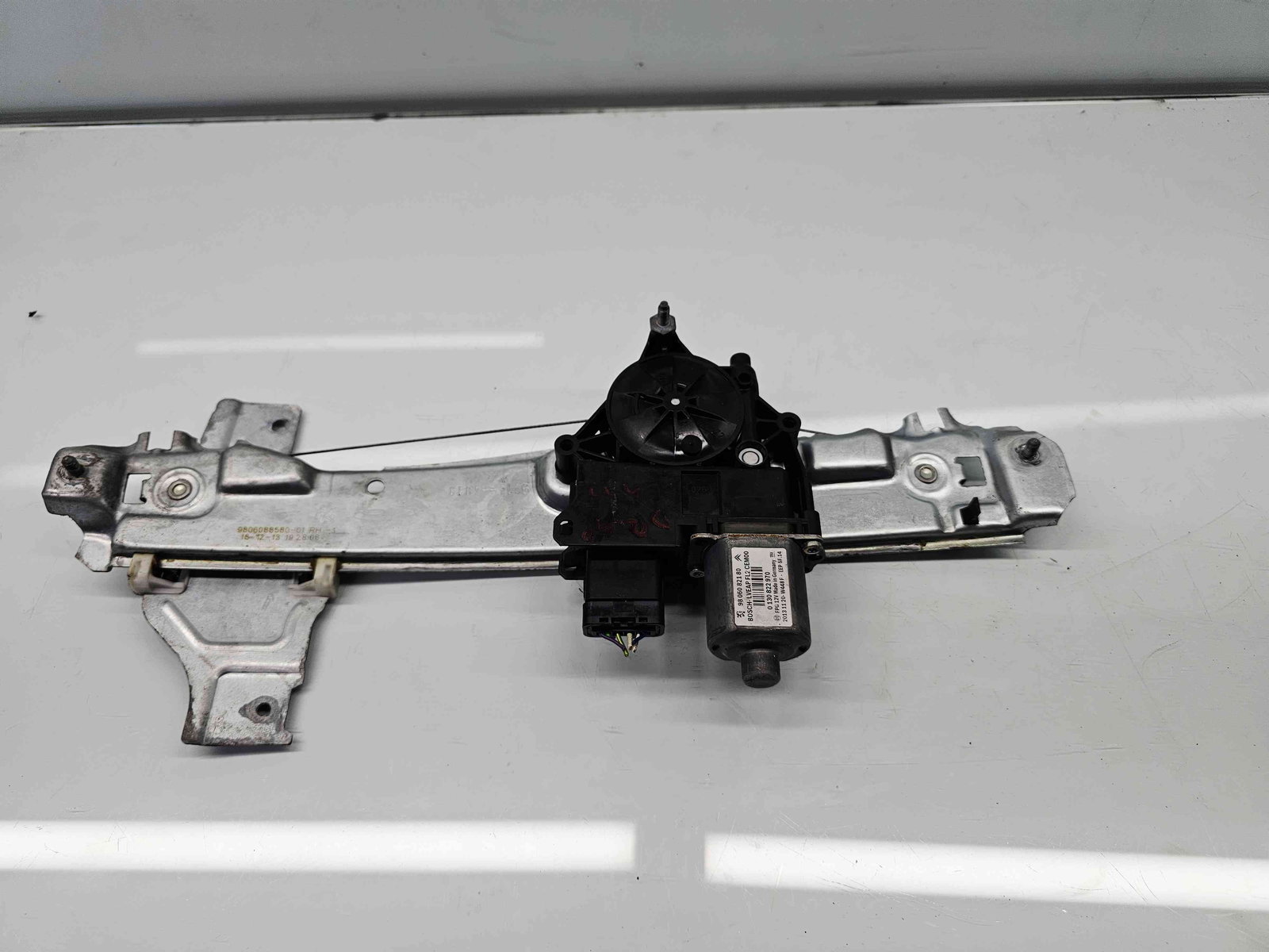 Macara electrica geam dreapta spate Peugeot 2008 [Fabr 2013-prezent] - imagine 1