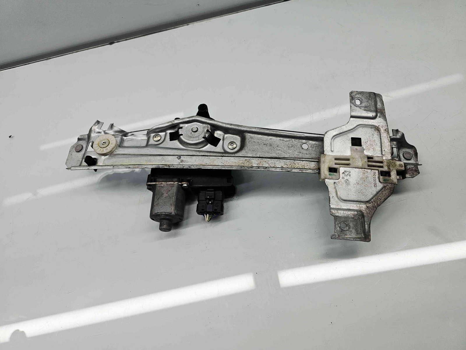 Macara electrica geam dreapta spate Peugeot 2008 [Fabr 2013-prezent] - imagine 5