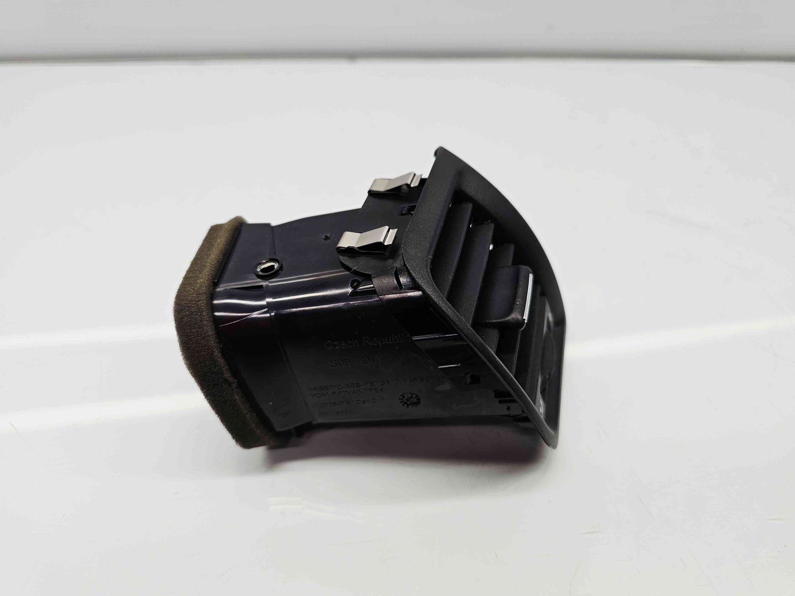 Grila aerisire stanga Skoda Fabia 2 (5J, 542) [Fabr 2007-2014] 5J0819702 - imagine 2