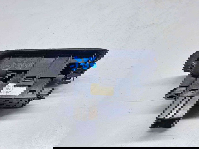  Buton geam dreapta fata Nissan Qashqai Facelift (2) [Fabr 2009-2013] OEM