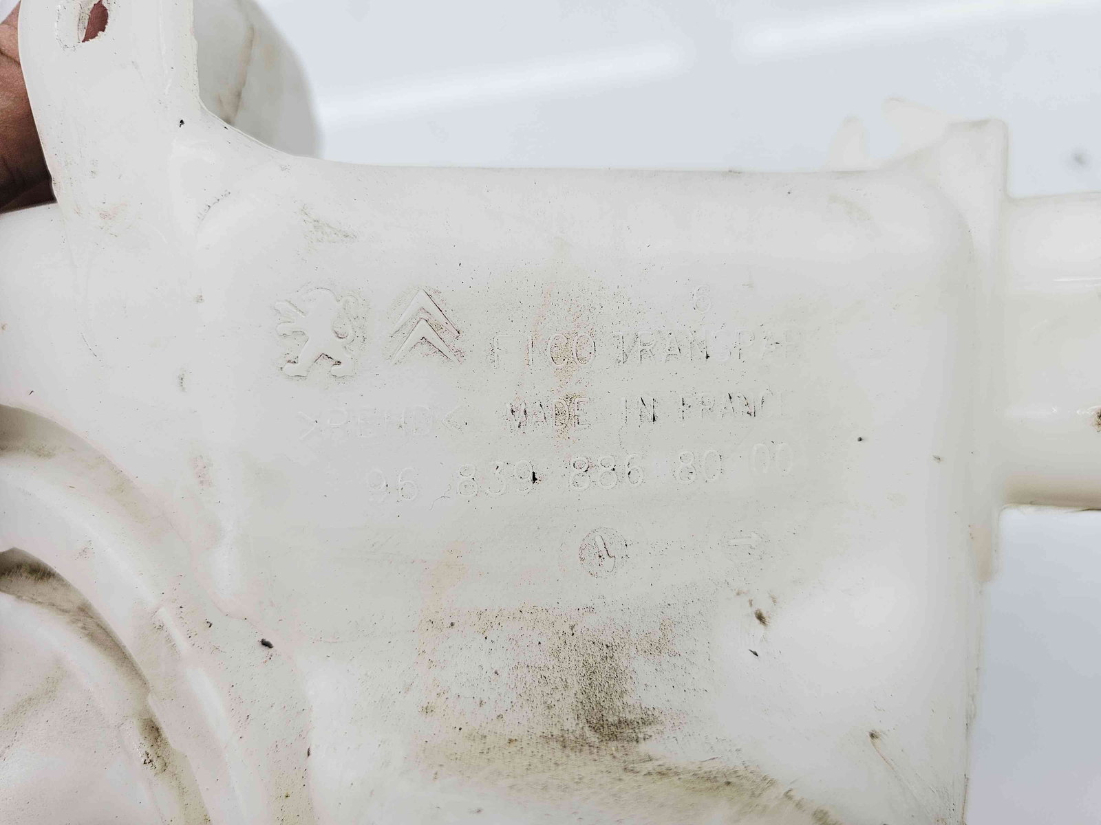 Vas lichid parbriz Peugeot 2008 [Fabr 2013-prezent] 968398868000 - imagine 2