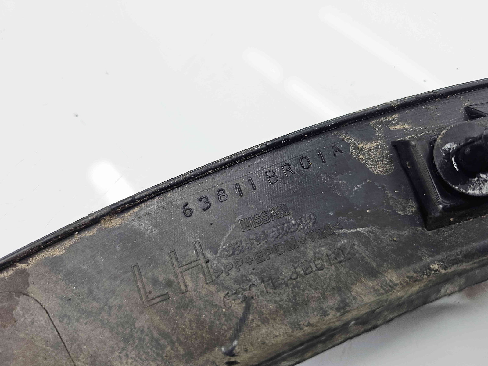 Ornament aripa stanga fata Nissan Qashqai Facelift (2) [Fabr 2009-2013] 63811BR01A - imagine 4