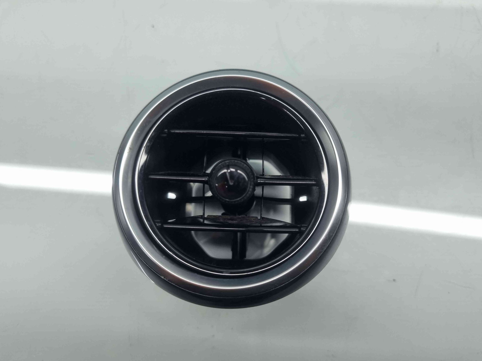 Grila aerisire centrala Mercedes Clasa C Combi (S205) [Fabr 2015-prezent] A2058304504 - imagine 1